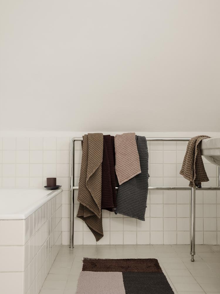 Ferm Living INTERIØR Organic Bath Towel Cinnamon/ Mørkerødt